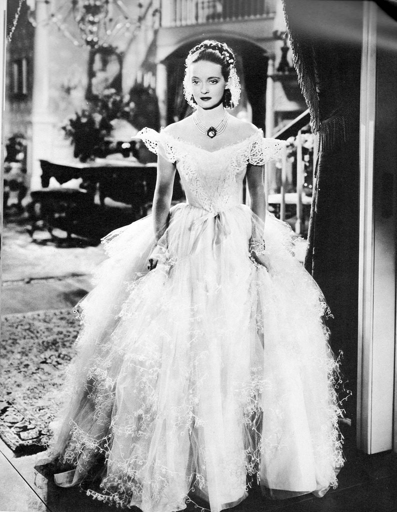 Jezabel Bette Davis in rochia Frou-Frou Frou Frou Dress Jazbel worn by Bate Davis
